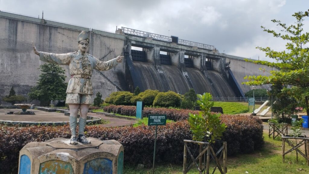 Malampuzha Dam and Yakshi statue